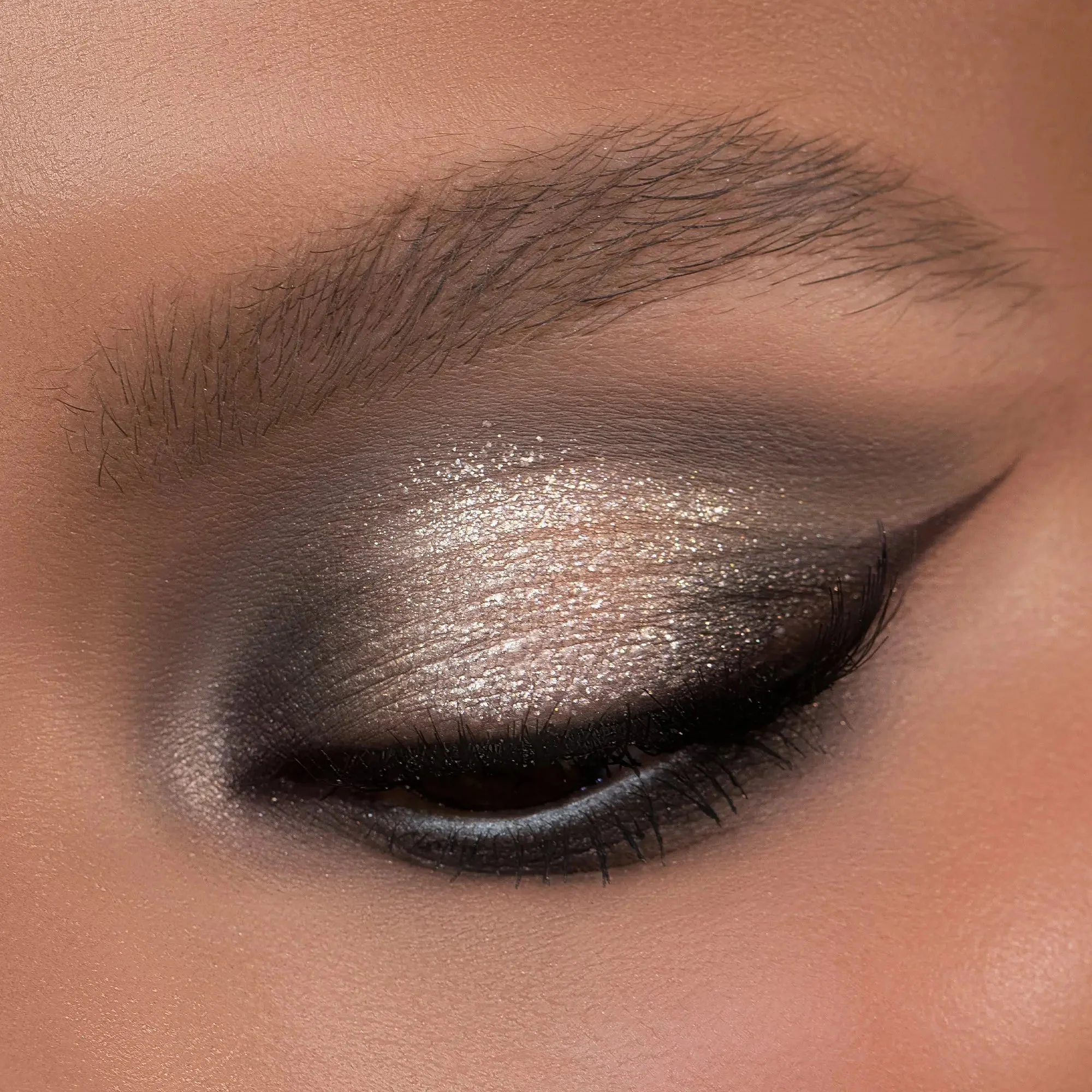 RETRO GLAM EYESHADOW PALETTE - Image 12