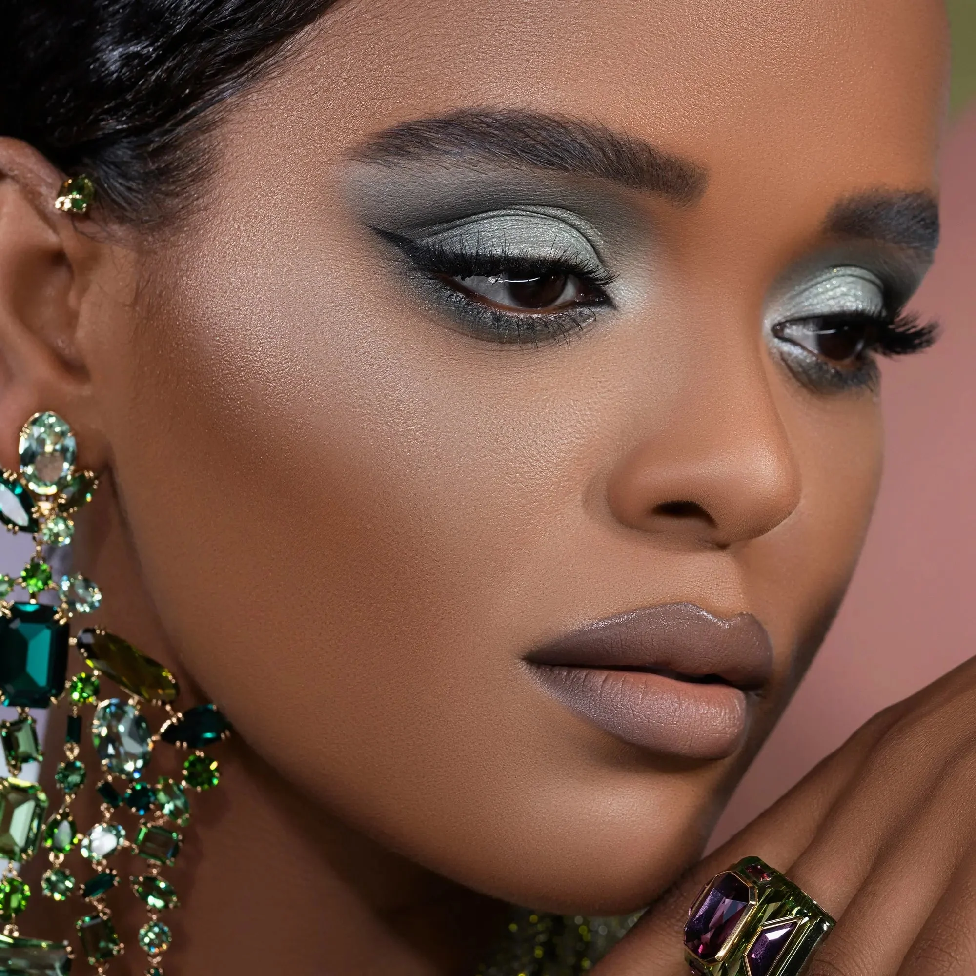 RETRO GLAM EYESHADOW PALETTE - Image 8